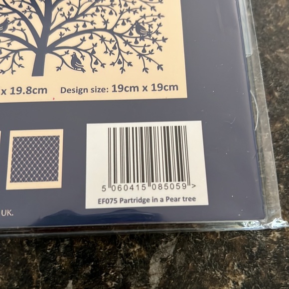 Set of 4 coordinating Tatteredlace embossing folders partridge in a pear tree - Picture 3 of 3